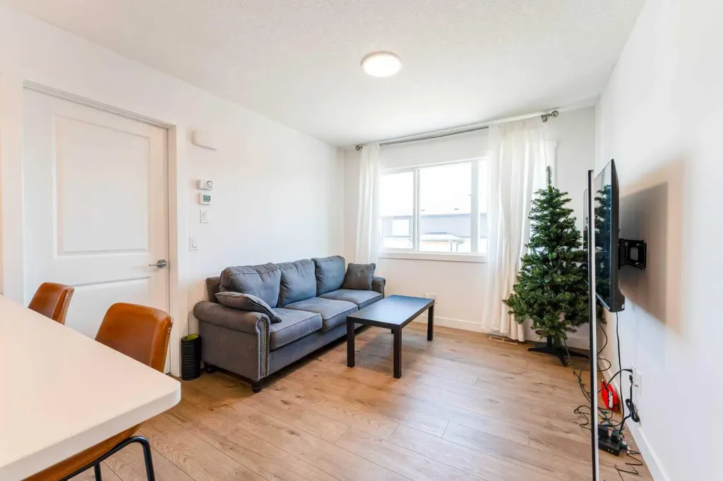 76 Lucas Boulevard NW Calgary AB T3P 1H9