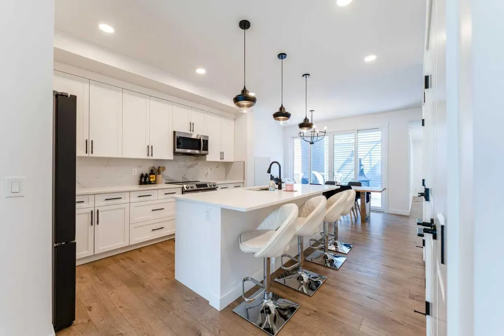 76 Lucas Boulevard NW Calgary AB T3P 1H9