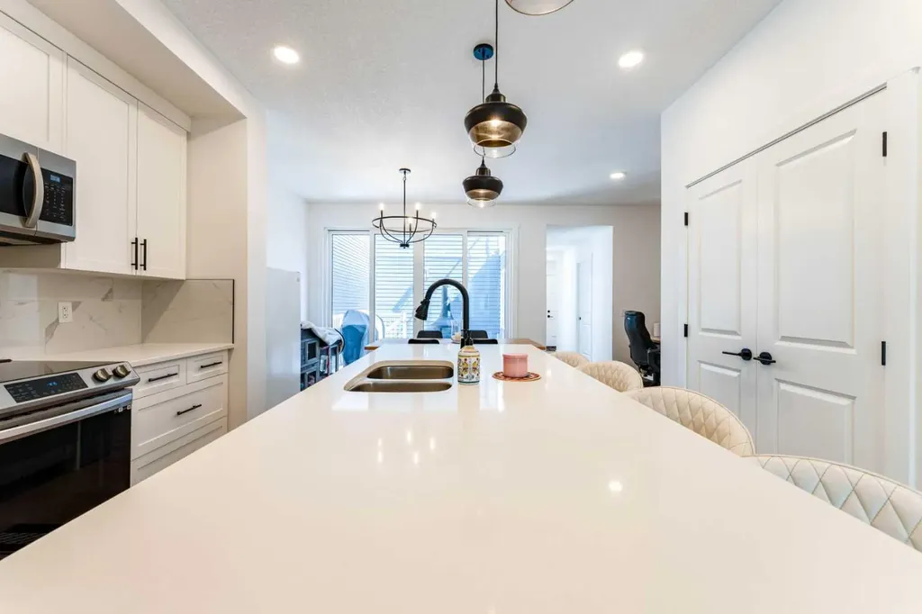 76 Lucas Boulevard NW Calgary AB T3P 1H9