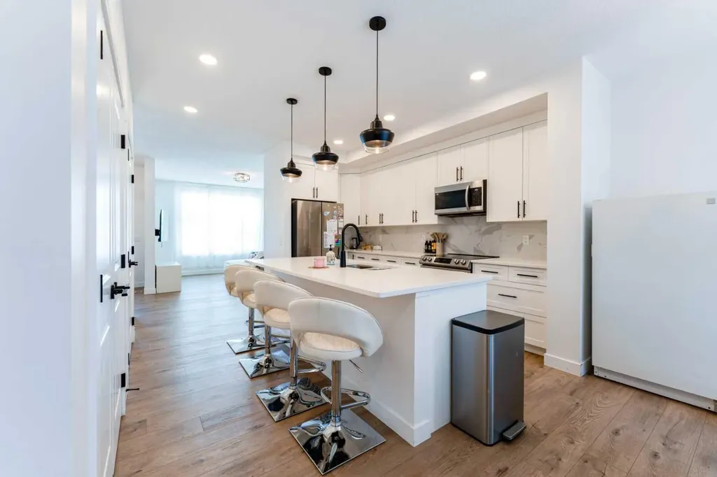 76 Lucas Boulevard NW Calgary AB T3P 1H9