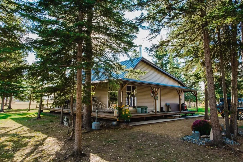 7923 Range Road 73 Rural Saddle Hills County AB T0H 3G0