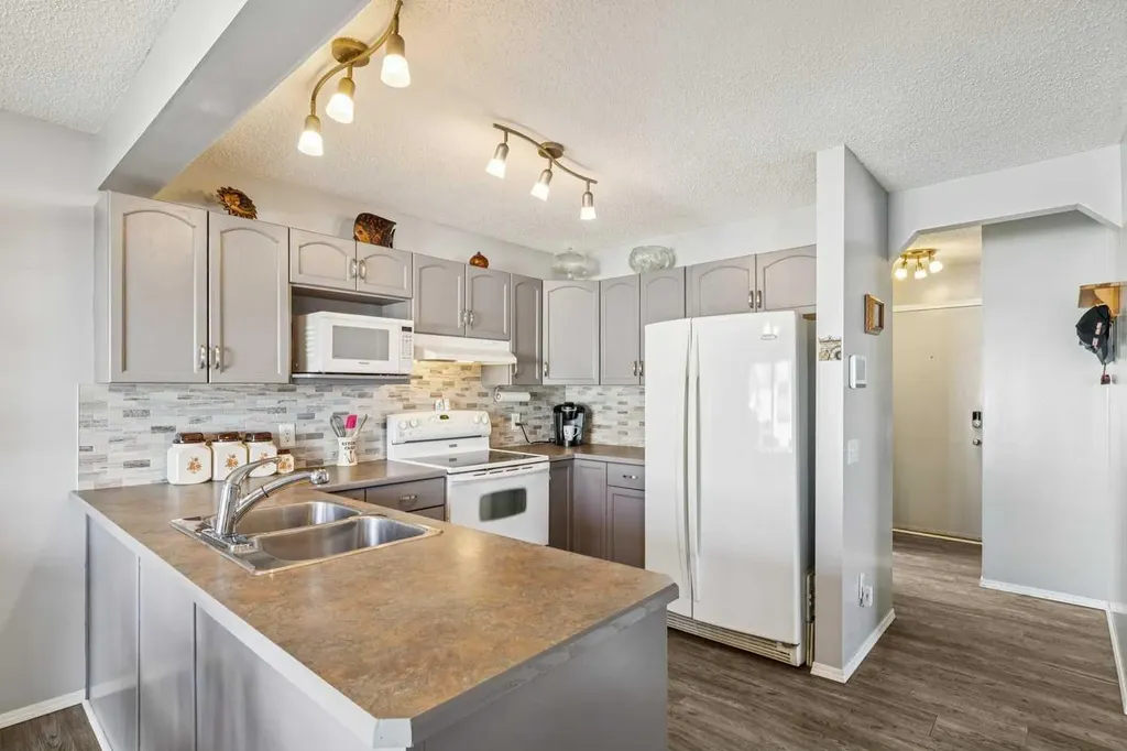 3 Riverwood Court SE Calgary AB T2C4E9