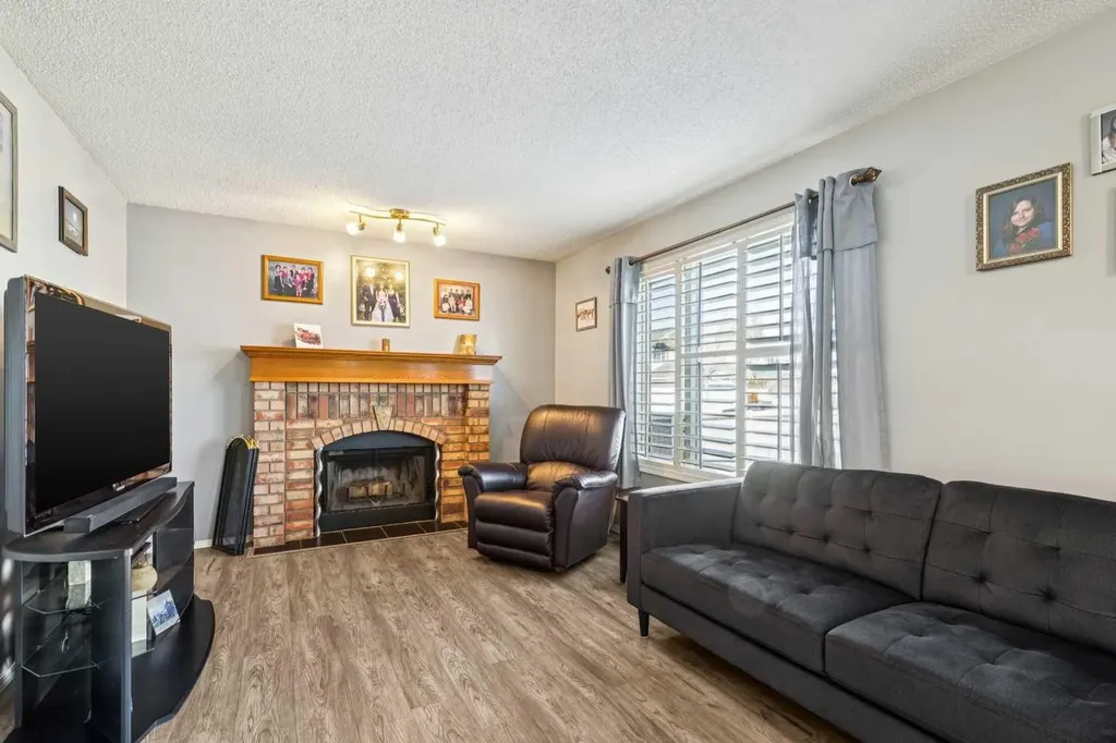 3 Riverwood Court SE Calgary AB T2C4E9
