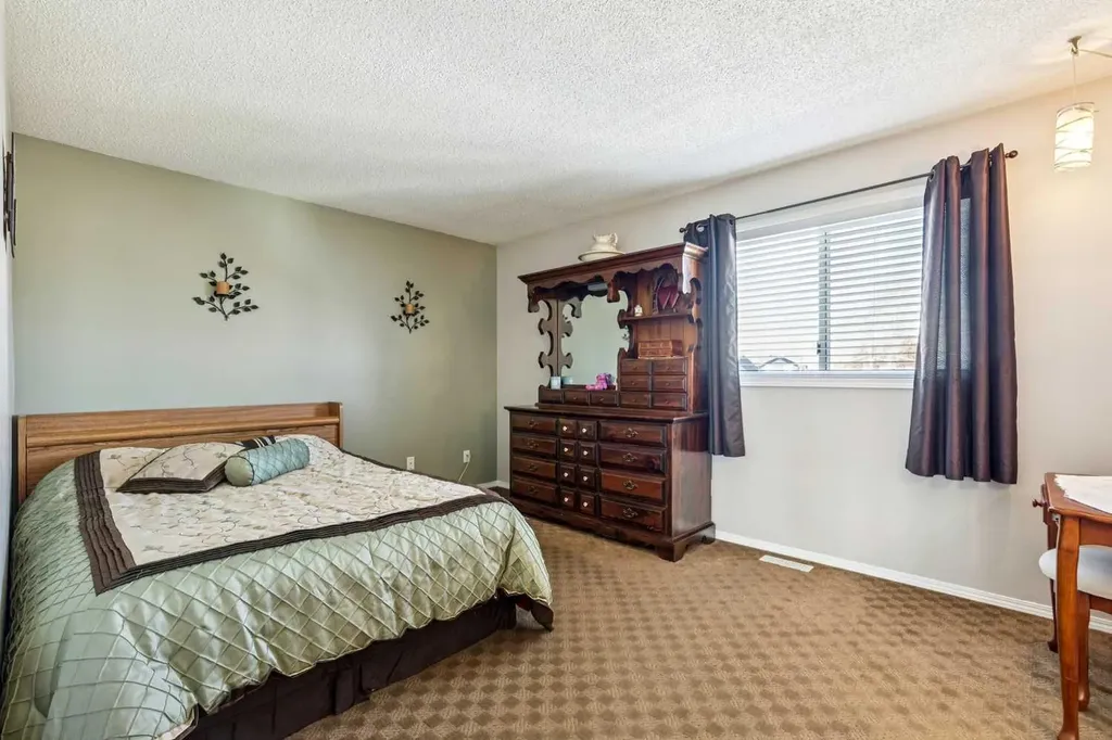 3 Riverwood Court SE Calgary AB T2C4E9