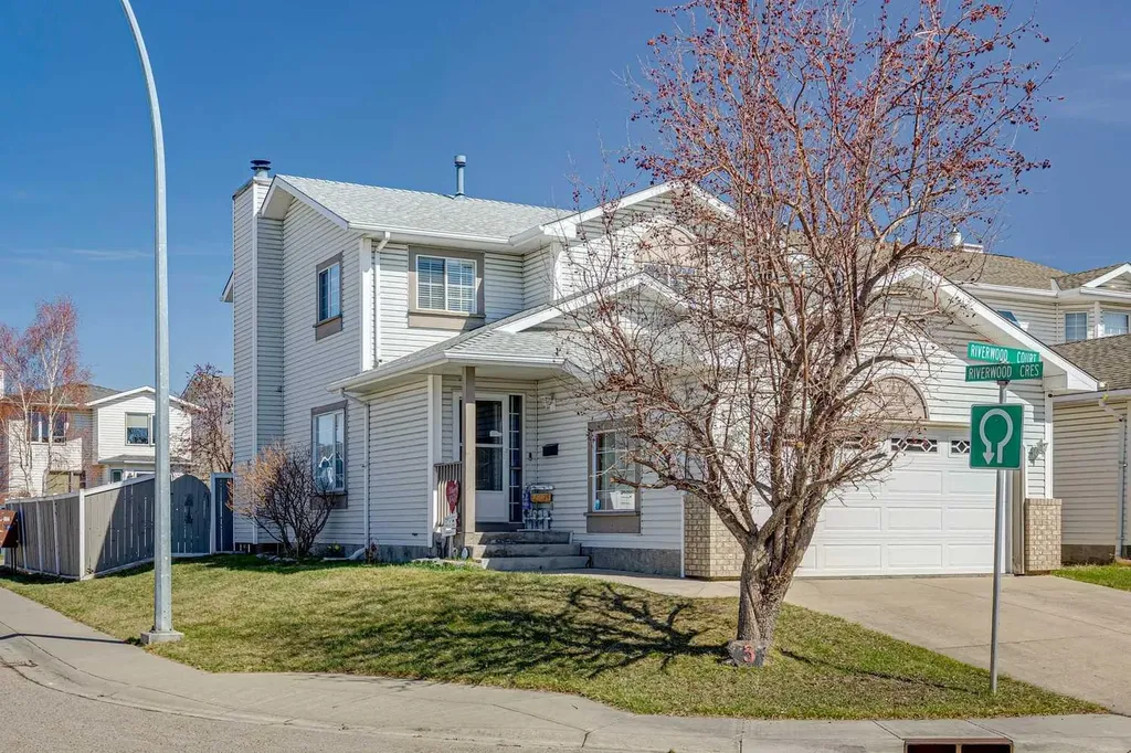 3 Riverwood Court SE Calgary AB T2C4E9
