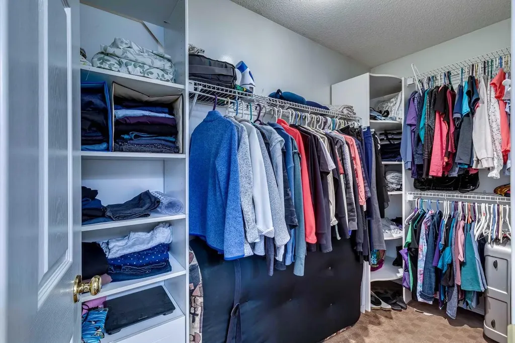3 Riverwood Court SE Calgary AB T2C4E9