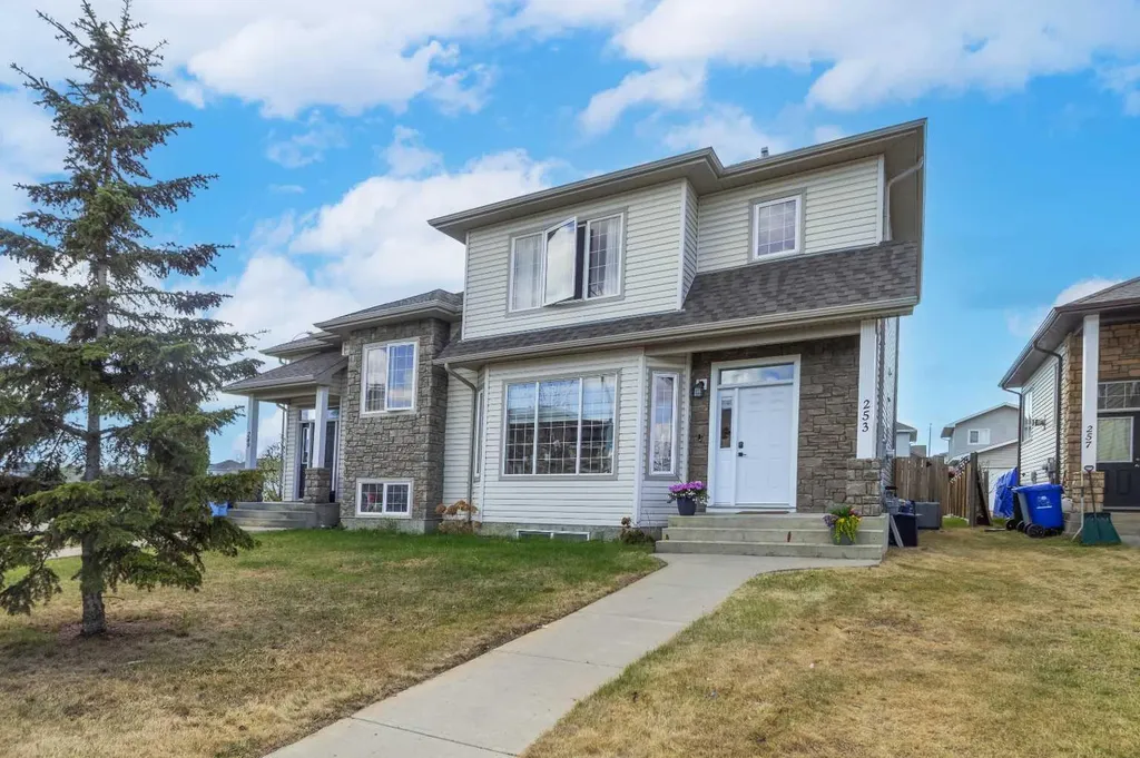 253 Grosbeak Way Fort Mcmurray AB T9K 0L8