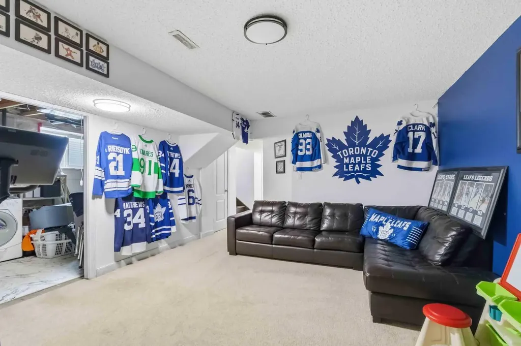 253 Grosbeak Way Fort Mcmurray AB T9K 0L8