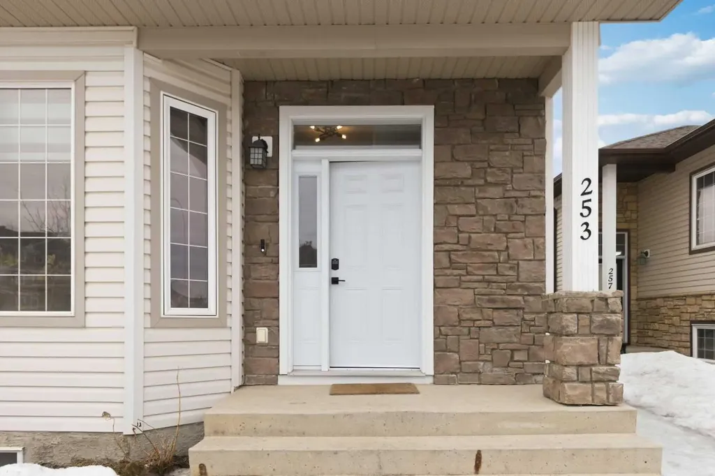 253 Grosbeak Way Fort Mcmurray AB T9K 0L8