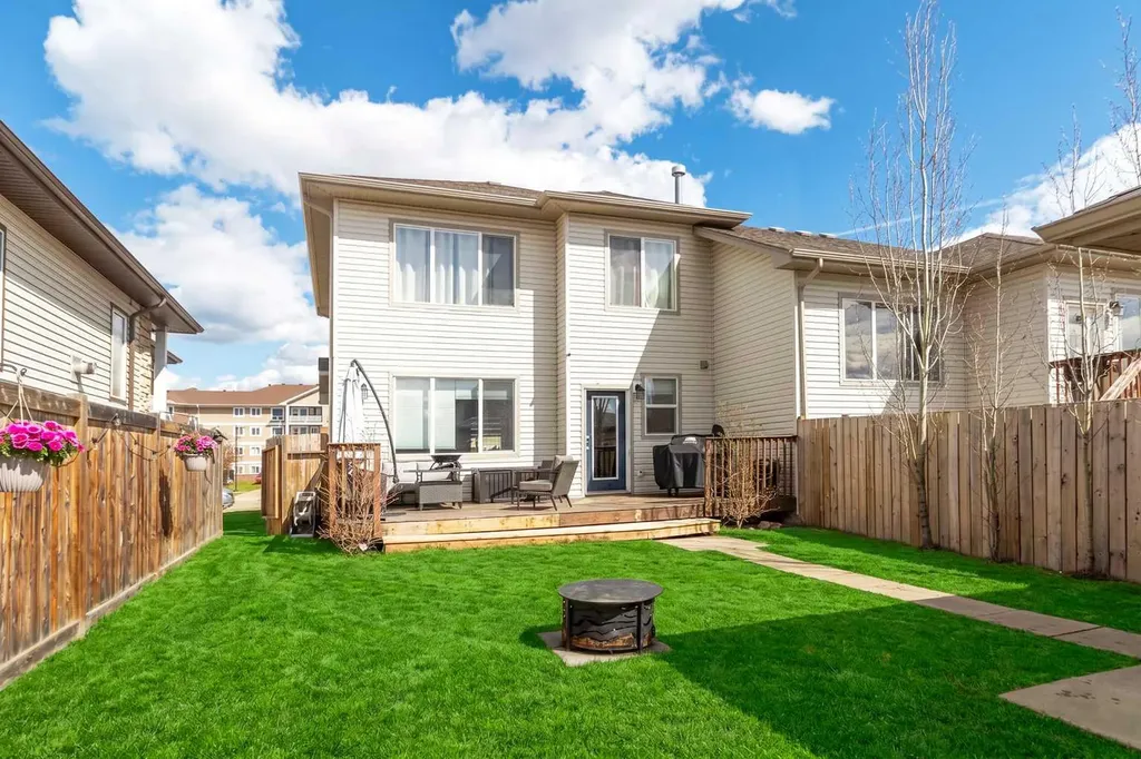 253 Grosbeak Way Fort Mcmurray AB T9K 0L8