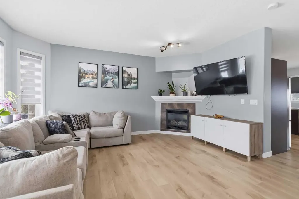 253 Grosbeak Way Fort Mcmurray AB T9K 0L8