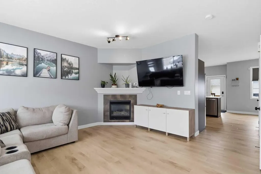 253 Grosbeak Way Fort Mcmurray AB T9K 0L8