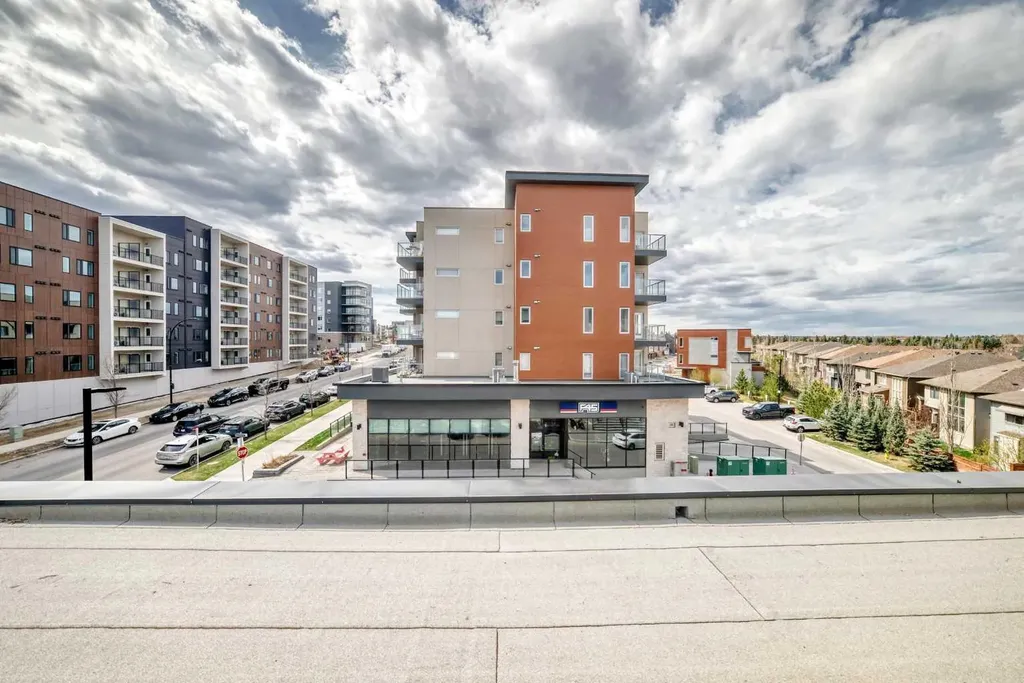 30 Shawnee Common SW Calgary AB T2Y 0R1