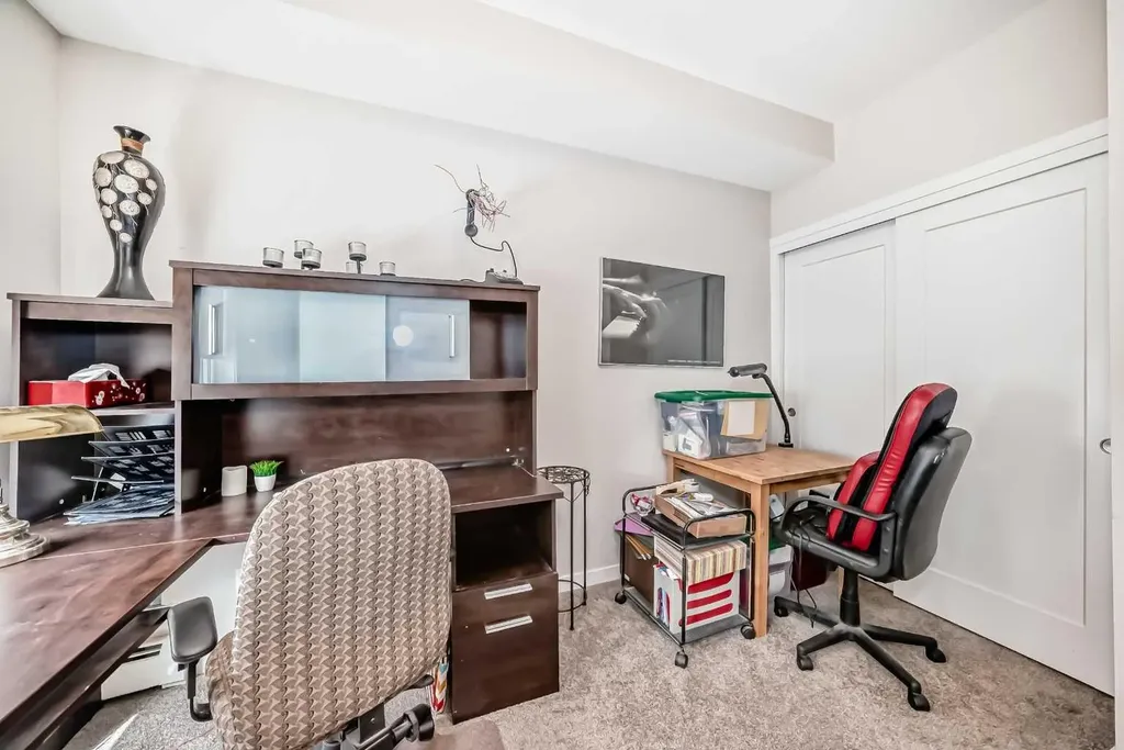 30 Shawnee Common SW Calgary AB T2Y 0R1