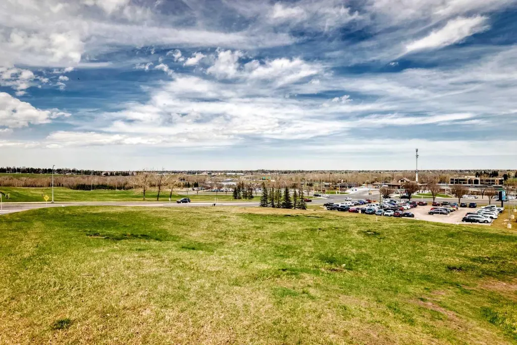 30 Shawnee Common SW Calgary AB T2Y 0R1