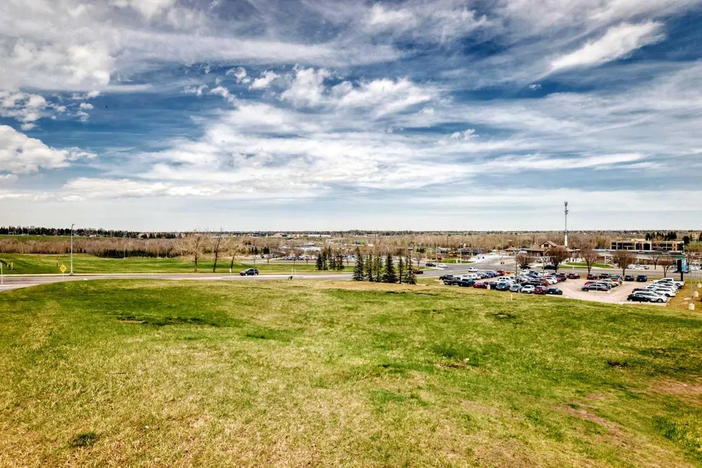 30 Shawnee Common SW Calgary AB T2Y 0R1