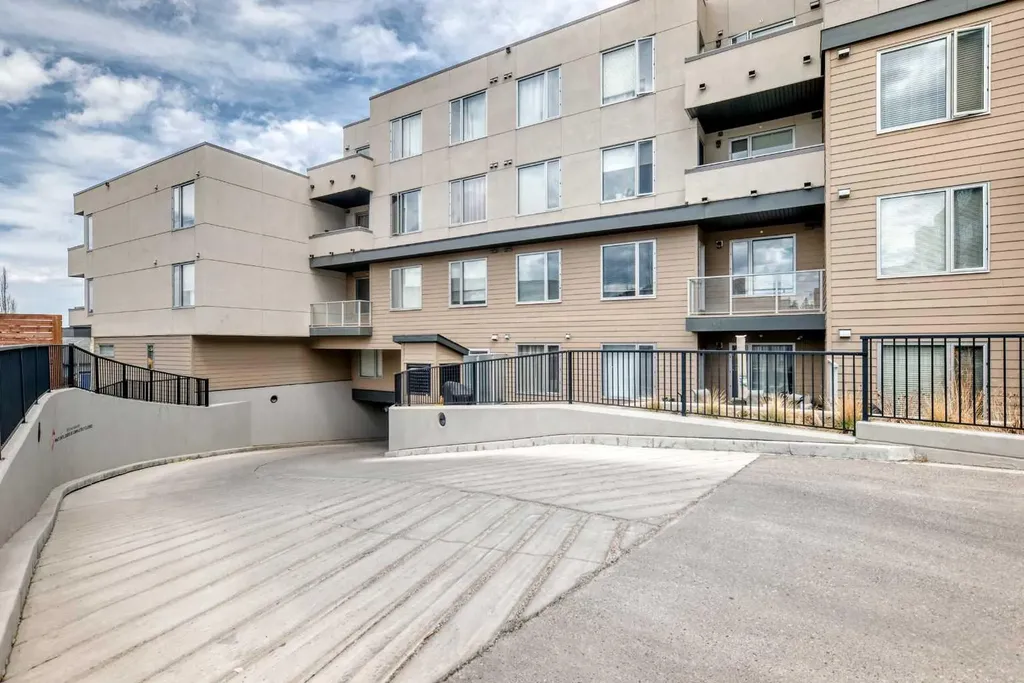 30 Shawnee Common SW Calgary AB T2Y 0R1