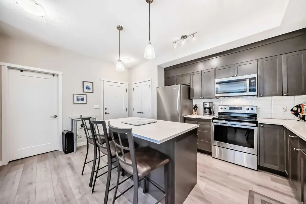 30 Shawnee Common SW Calgary AB T2Y 0R1