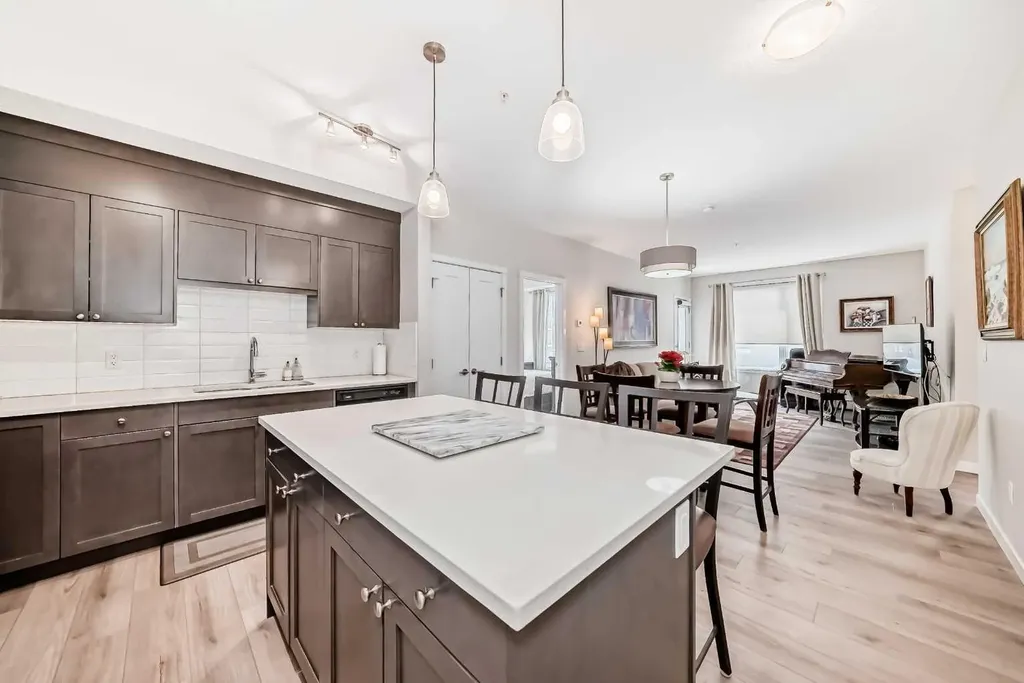 30 Shawnee Common SW Calgary AB T2Y 0R1