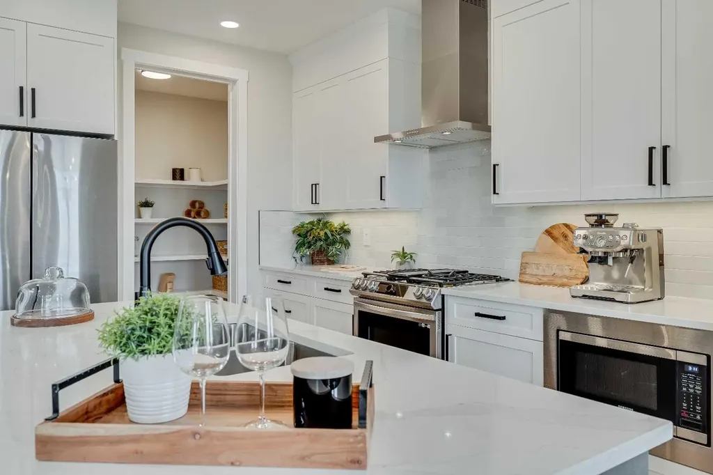 463 Kinniburgh Loop Chestermere AB T1X 3C2