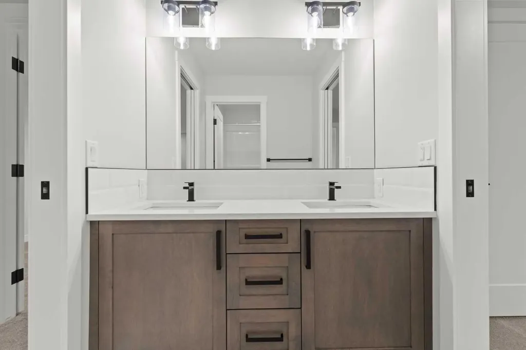 463 Kinniburgh Loop Chestermere AB T1X 3C2
