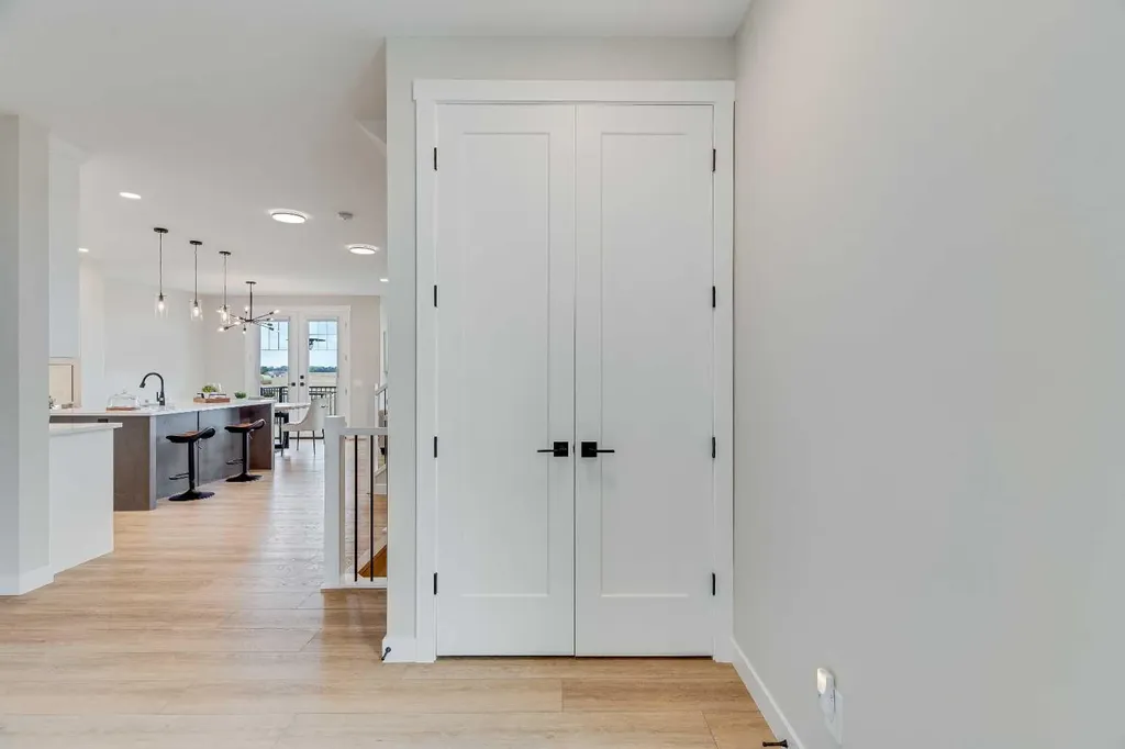 463 Kinniburgh Loop Chestermere AB T1X 3C2