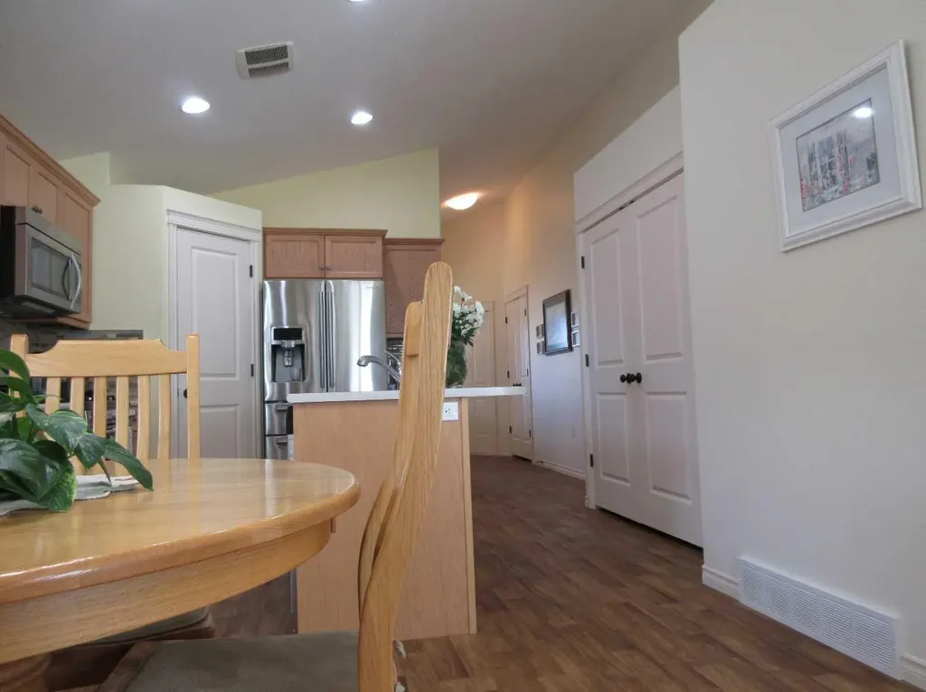 122 Chartwell Place SE Medicine Hat AB T1B 0E4
