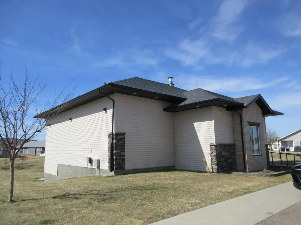 122 Chartwell Place SE Medicine Hat AB T1B 0E4