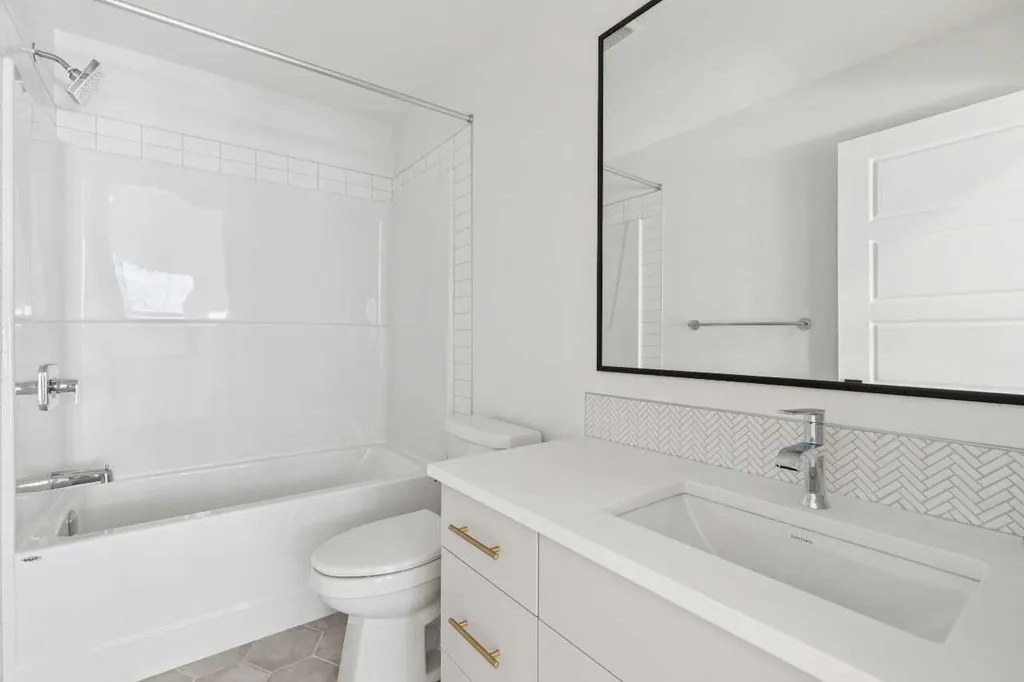 83 Creekstone Common SW Calgary AB T2X6H7