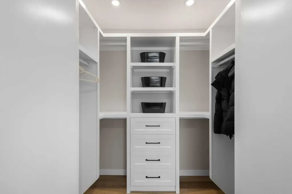 198 Silver Brook Road NW Calgary AB T3B 3J1