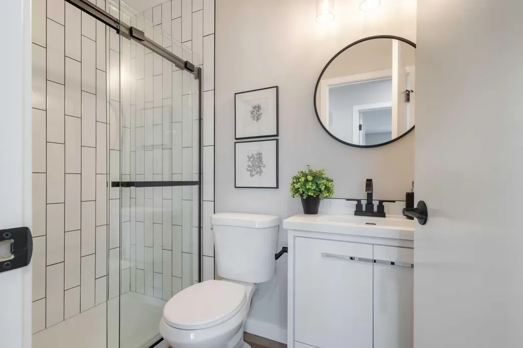 198 Silver Brook Road NW Calgary AB T3B 3J1
