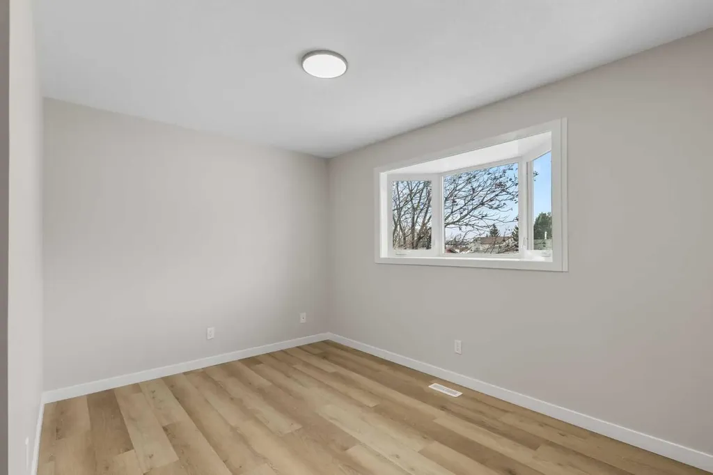 198 Silver Brook Road NW Calgary AB T3B 3J1