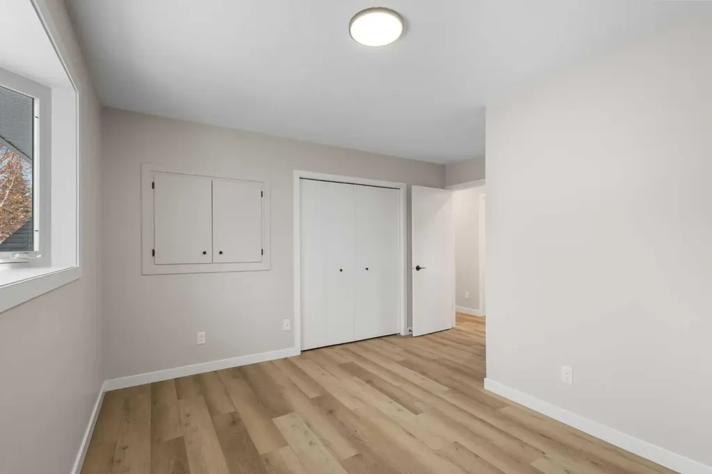 198 Silver Brook Road NW Calgary AB T3B 3J1