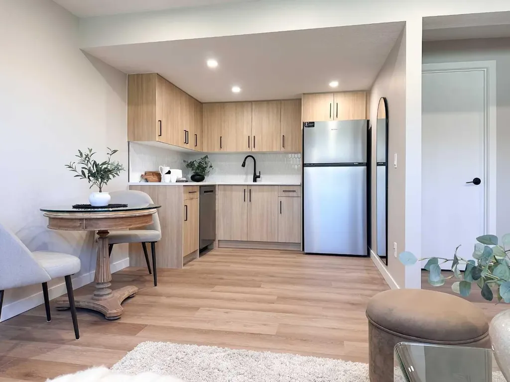 198 Silver Brook Road NW Calgary AB T3B 3J1