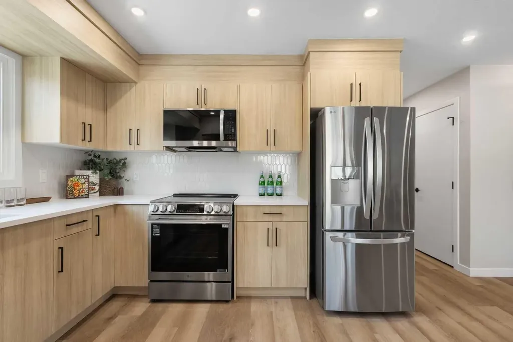198 Silver Brook Road NW Calgary AB T3B 3J1