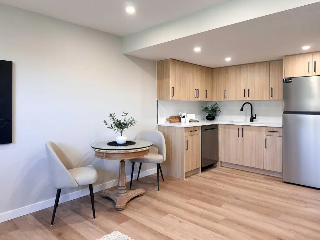 198 Silver Brook Road NW Calgary AB T3B 3J1
