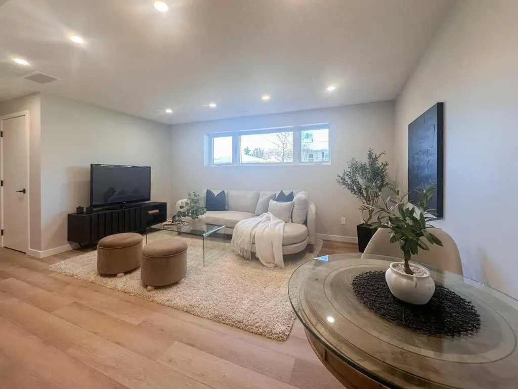 198 Silver Brook Road NW Calgary AB T3B 3J1