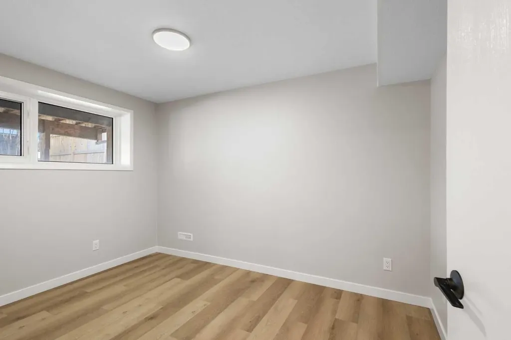 198 Silver Brook Road NW Calgary AB T3B 3J1