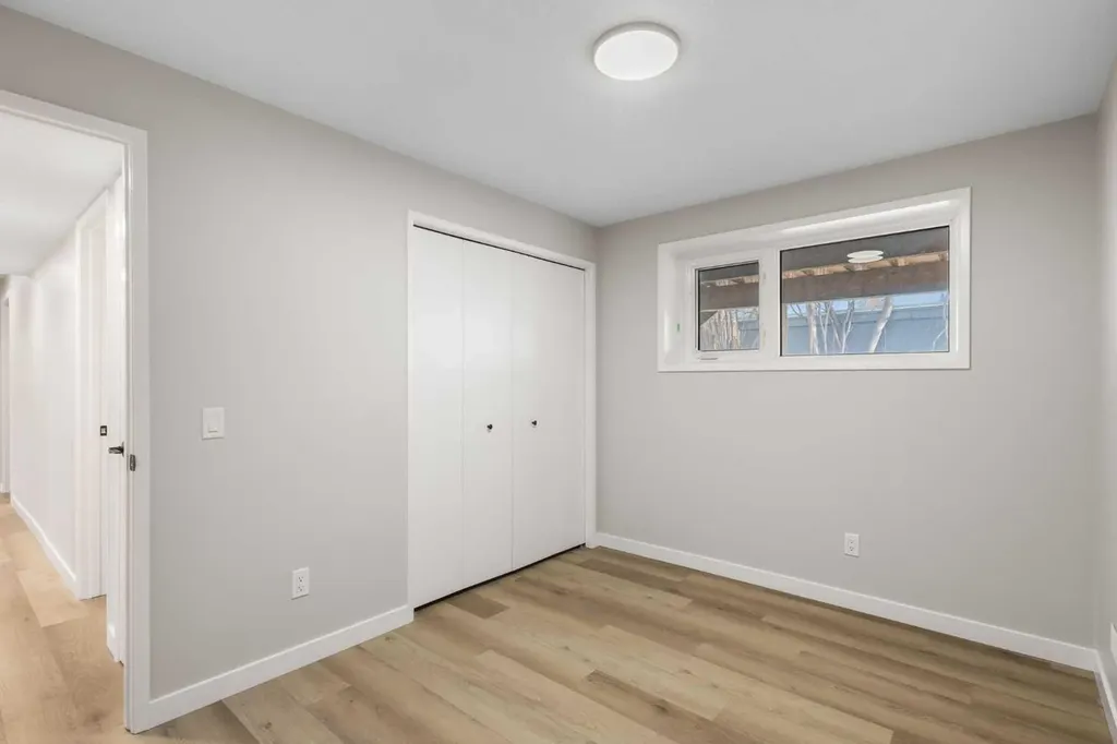 198 Silver Brook Road NW Calgary AB T3B 3J1