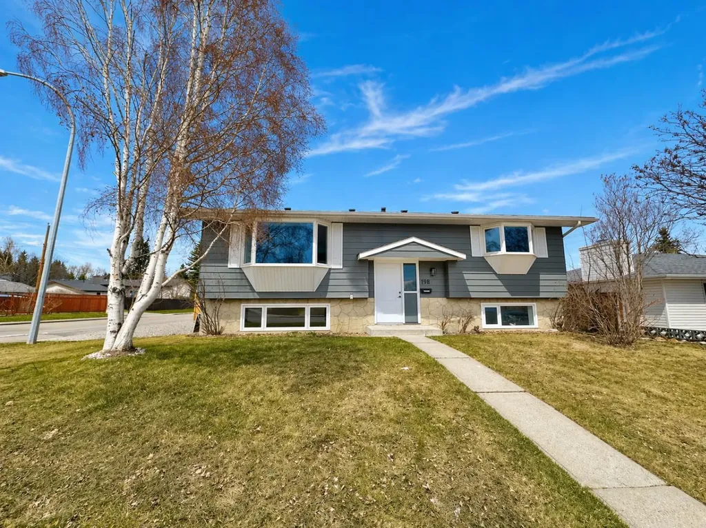 198 Silver Brook Road NW Calgary AB T3B 3J1