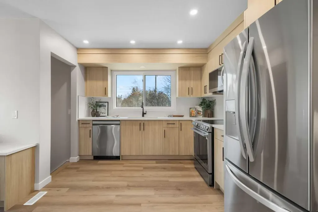 198 Silver Brook Road NW Calgary AB T3B 3J1