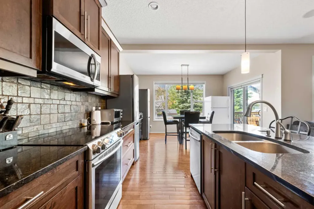 16 Cranarch Grove SE Calgary AB T3M 0V5