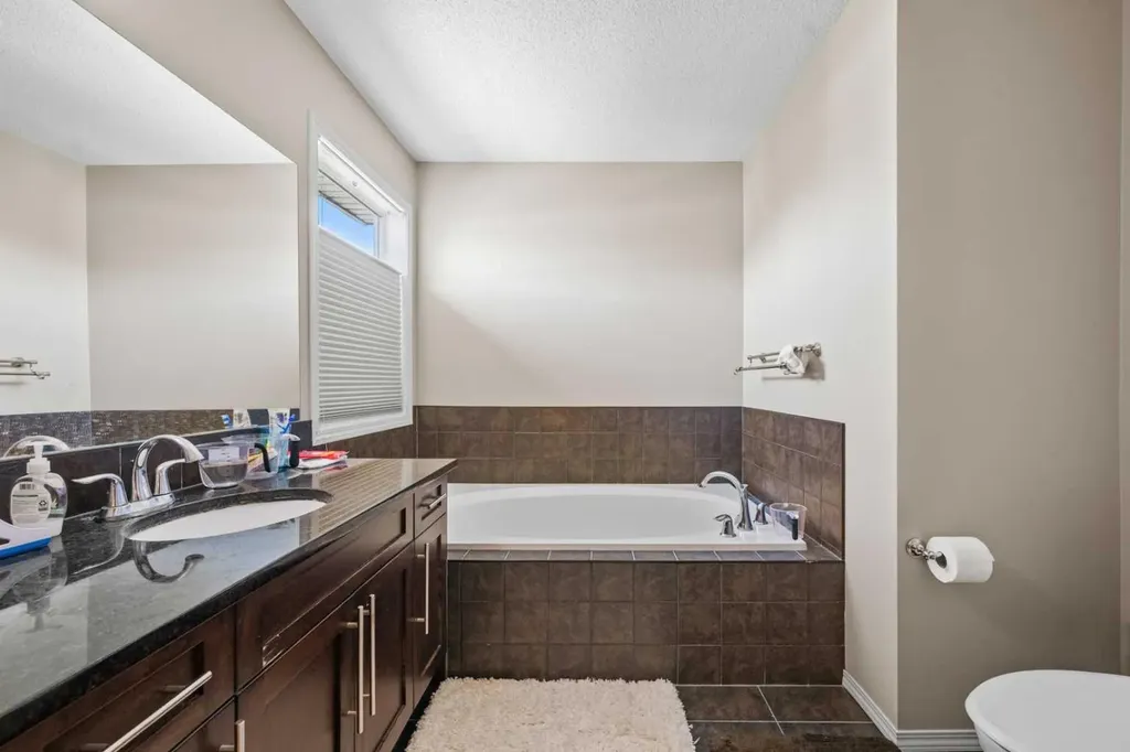 16 Cranarch Grove SE Calgary AB T3M 0V5