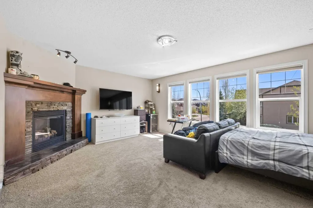 16 Cranarch Grove SE Calgary AB T3M 0V5