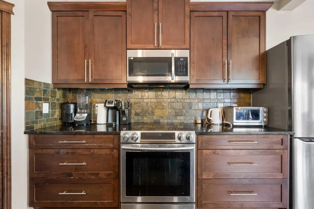 16 Cranarch Grove SE Calgary AB T3M 0V5