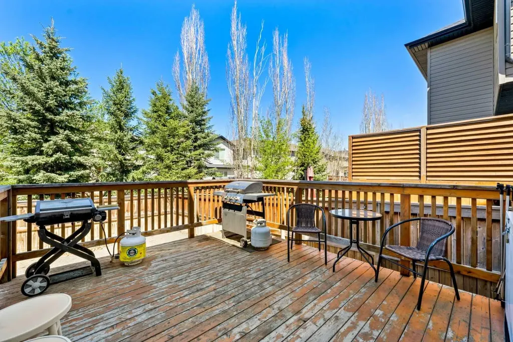 16 Cranarch Grove SE Calgary AB T3M 0V5