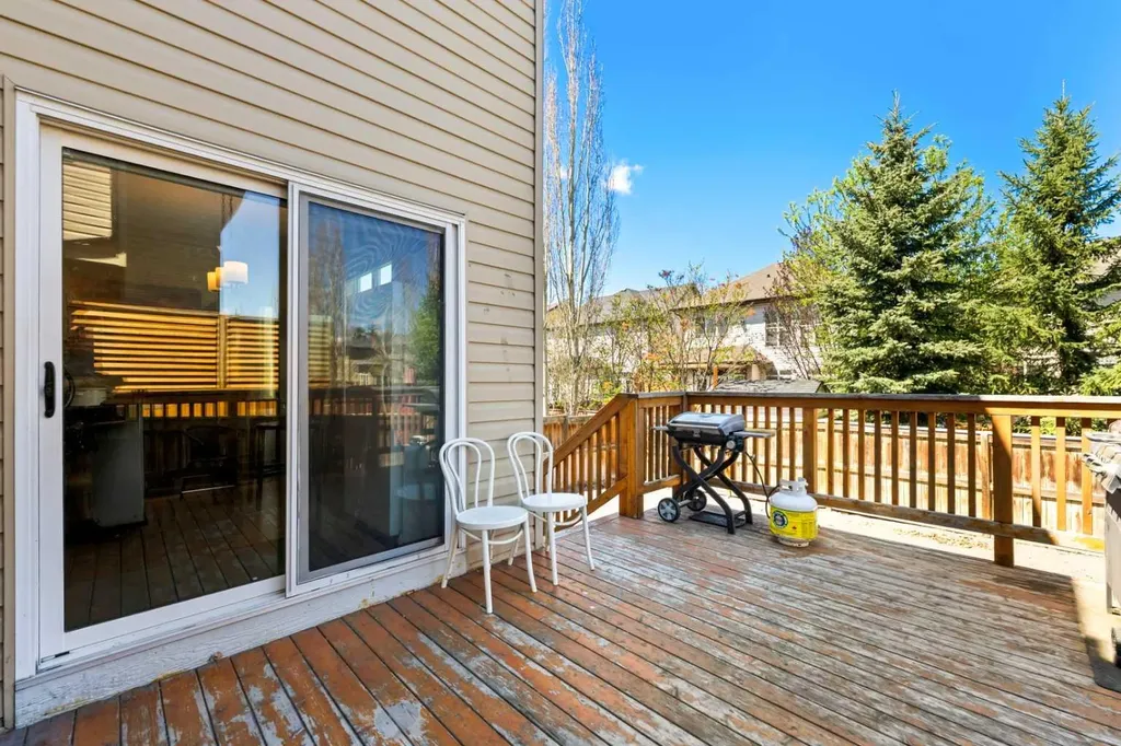 16 Cranarch Grove SE Calgary AB T3M 0V5