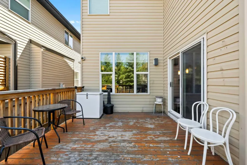 16 Cranarch Grove SE Calgary AB T3M 0V5
