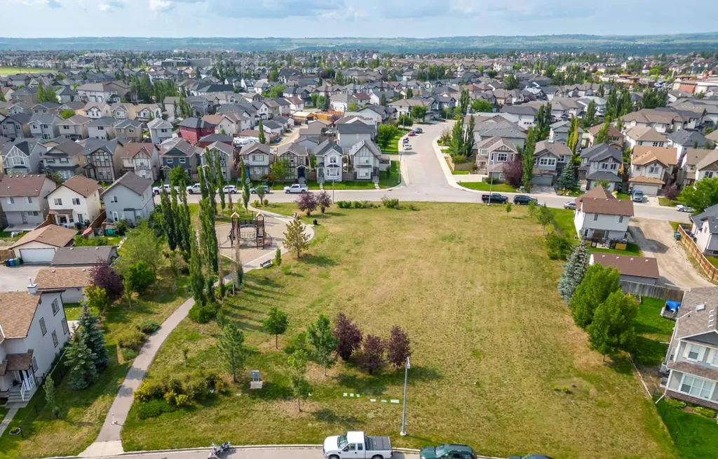 16 Cranarch Grove SE Calgary AB T3M 0V5