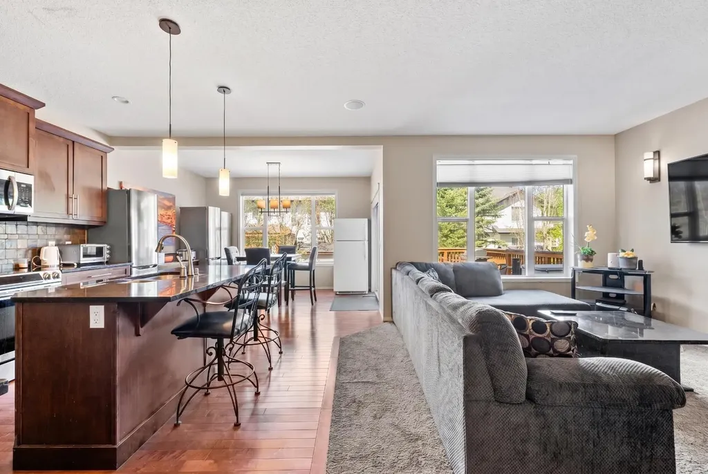 16 Cranarch Grove SE Calgary AB T3M 0V5